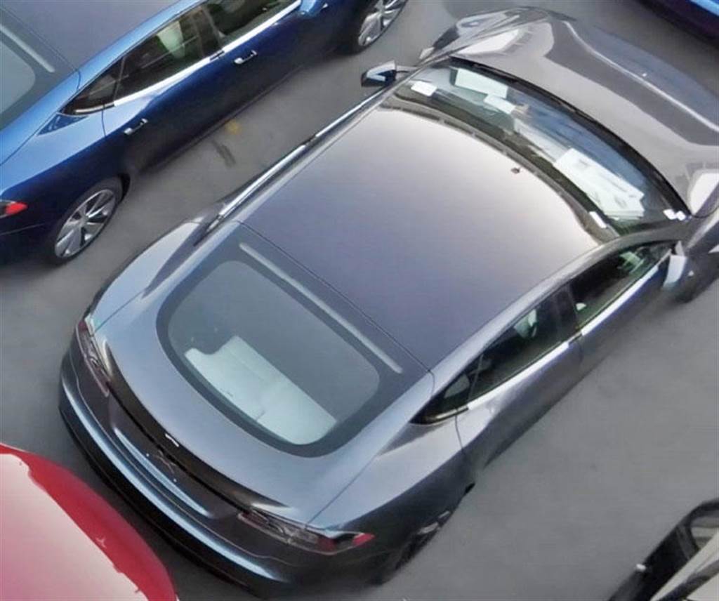 剛出廠的新版 Model S 有彩蛋，七人座版本竟暗藏其中？