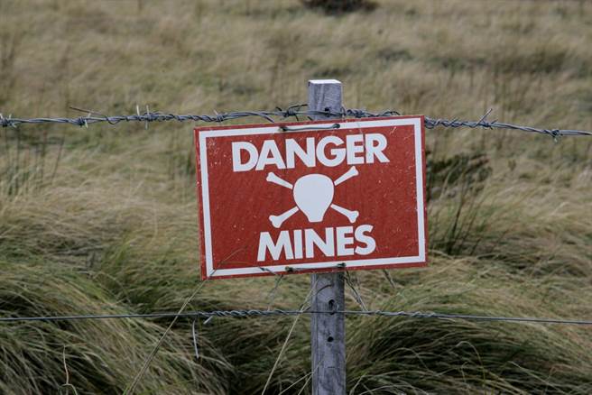 敘利亞國營媒體報導，中部哈瑪省（Hama）7日有兩枚地雷爆炸，釀成至少18人喪命、3人受傷的慘劇，所有的死者都是平民。（示意圖／shutterstock）