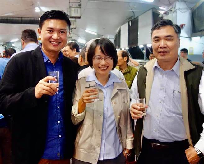 前台北畜产公司总经理姚量议（左），公开支持前北农总经理吴音寧（中）参选彰化县长。（图／摘自姚量议脸书）