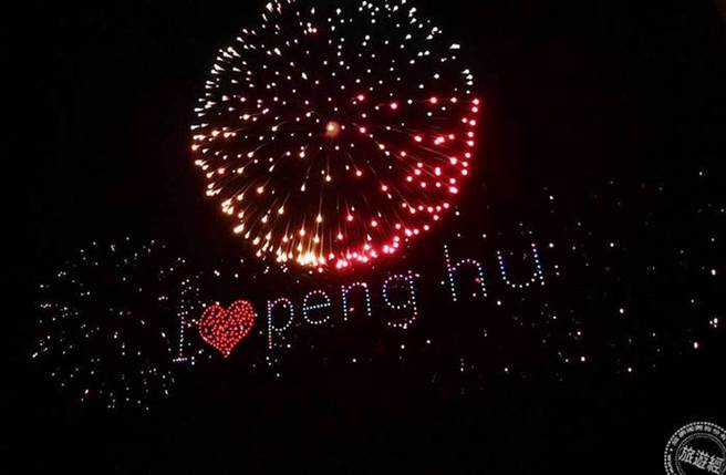 外埯渔火科技灯光秀。（澎湖旅游处提供）