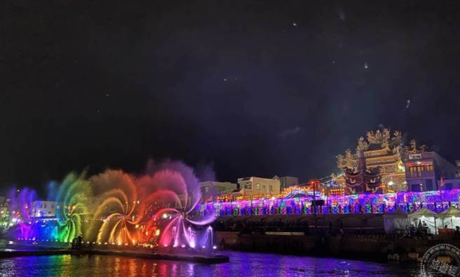 外埯渔火科技灯光秀。（澎湖旅游处提供）