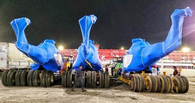 中菲行为客户运送直升机现场。（图／业者提供） 
