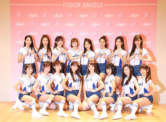 富邦悍将啦啦队「Fubon Angels」16位成员今天出席春训团练暨媒体见面会。（富邦悍将提供）
