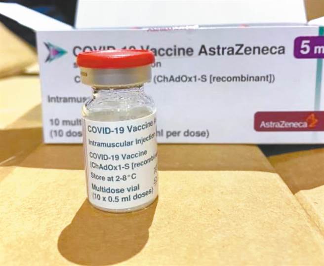 在各界引颈期盼下，首批11.7万剂AZ疫苗总算在3日上午运抵台湾，目前已将疫苗送回食药署国家实验室进行相关检验。（食药署提供）
