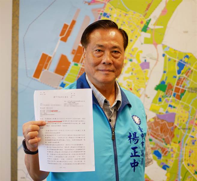 市议员杨正中说，女性劳参率低和女性要在家带孩子有关；建议政府用实质行动协助妇女兼顾家庭及事业。（陈世宗摄）