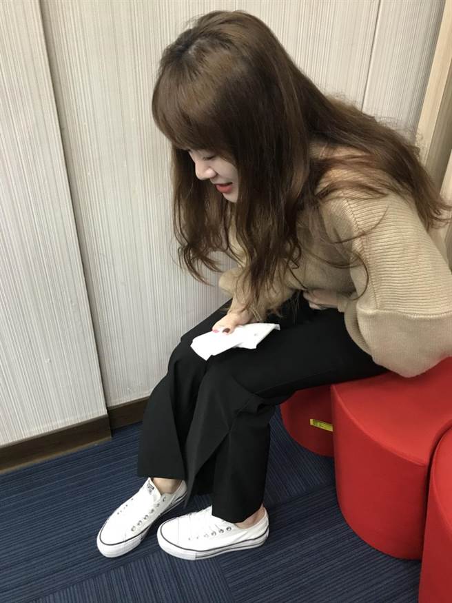 台湾血栓暨止血学会提醒，女性若发生月经超过1周、每2两小时内就要换一片、排出血块大于3公分，就可能是类血友病。（图／郑郁蓁摄影）