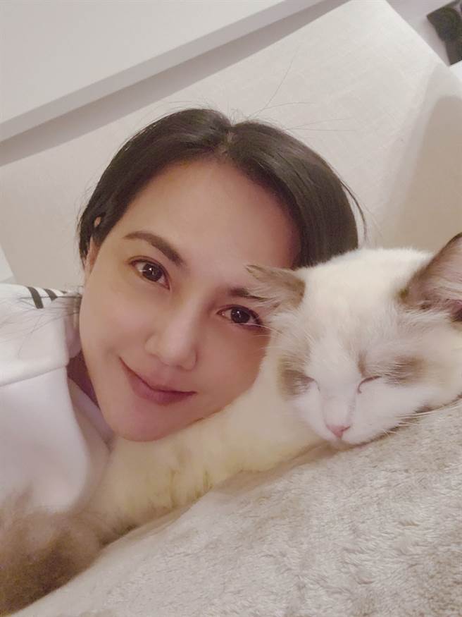 46岁的简沛恩没有结婚，生活丰富又自在，也是一种不错的人生。（图／FB@简沛恩）