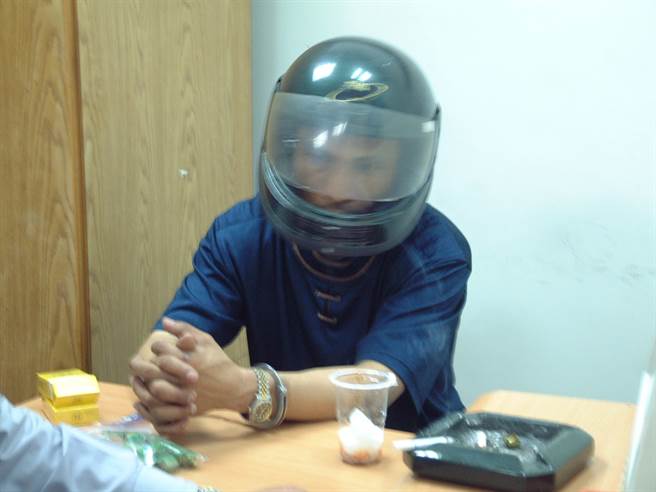 黄贤正因债务纠纷杀死狱友魏进元，5天后对前女友的同性恋人洪秀萍也狠心杀害，遭判2个死刑。（图／中时资料照）