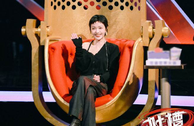 郭采洁登上陆综《吐槽大会》，大方谈自己口音、演技引发热议一事。（图／取材自吐槽大会官方微博微博）