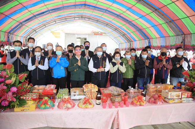 台中市副市長令狐榮達8日參加開工動土典禮。（陳淑娥攝）