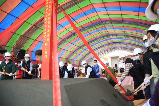 台中市副市長令狐榮達8日參加開工動土典禮。（陳淑娥攝）