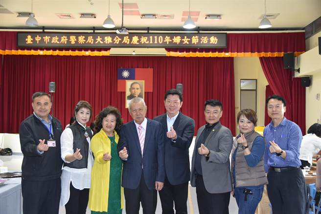 台中市大雅警分局别开生面举办精致茶会，让女性同仁手作糕点及品茗欢度佳节。（大雅警分局提供／陈淑娥台中传真）