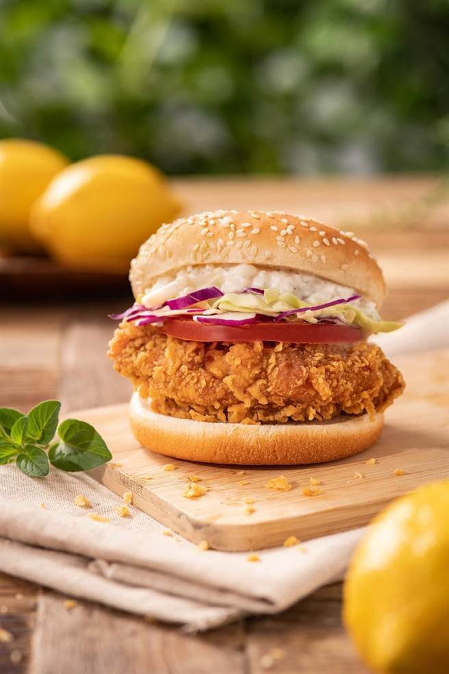 （抢春日餐饮商机，肯德基推新口味鸡腿堡，强调就是要「莱」点小清新。图／肯德基提供）