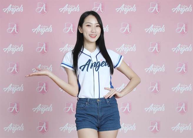 柠檬选择100号当背号，他表示，是希望什么事情都能做到满分，也期许自己什么事情都做到完美。（中央社）