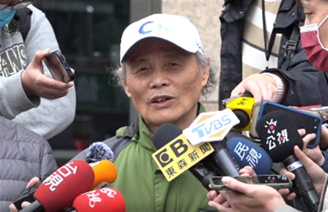 藻礁公投领衔人潘忠政8日下午4时在万华火车站开记者会。 （图／取自珍爱桃园藻礁脸书）