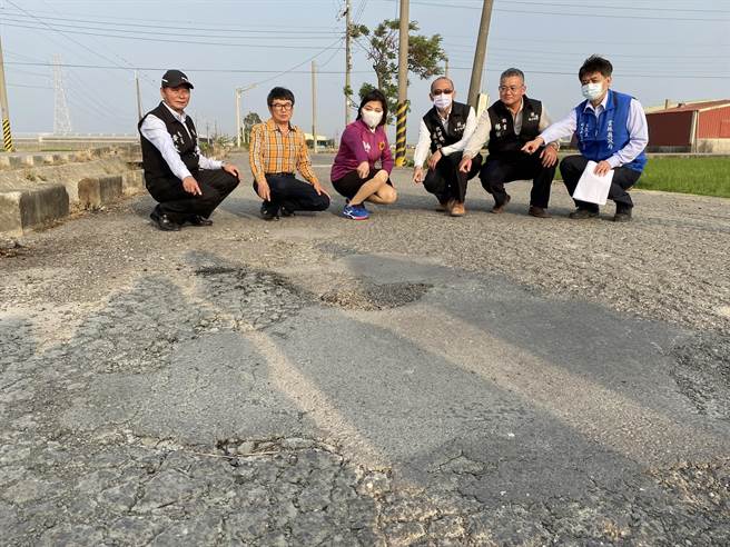 云林县沿海3乡镇农地重划区农水路老旧失修，县政府编列逾800万元进行改善。（张朝欣摄）