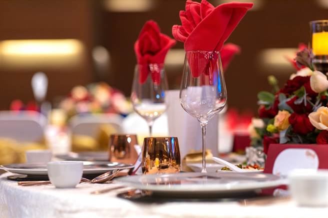 由於婚禮常常出現許多「婚宴蟑螂」，讓不少人感嘆，「一場婚禮真的可以清除一些不用繼續往來的人。」(示意圖/Shutterstock)