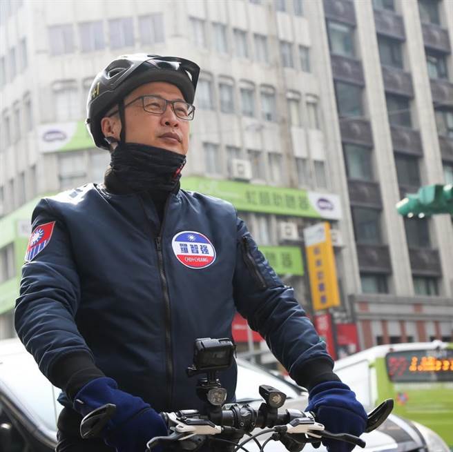 罗智强狠酸民进党政府又在抄马英九的政策。(取自脸书)
