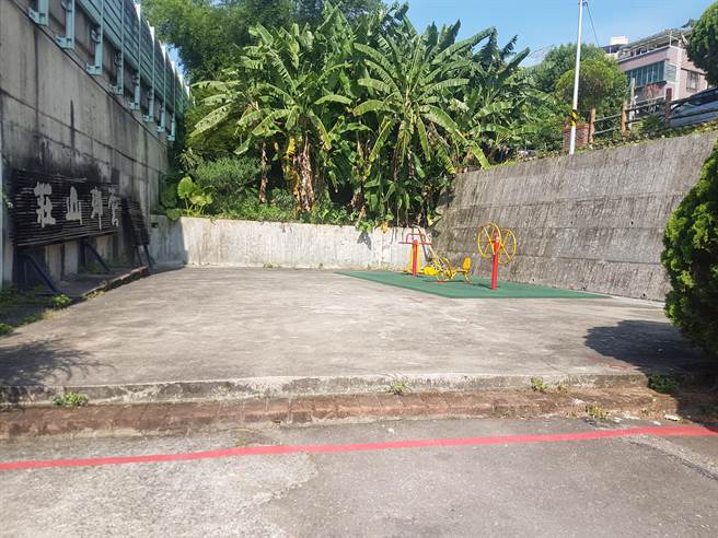 新北市深坑区「云乡山庄」40多年来必须靠抽水马达打水使用，住户需额外负担电费、管线维修、自来水耗损等费用，市府拟兴建蓄水池解决民眾困扰。（新北市水利局提供／叶书宏新北传真）