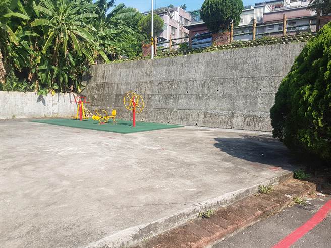 新北市深坑区「云乡山庄」40多年来必须靠抽水马达打水使用，住户需额外负担电费、管线维修、自来水耗损等费用，市府拟兴建蓄水池解决民眾困扰。（新北市水利局提供／叶书宏新北传真）