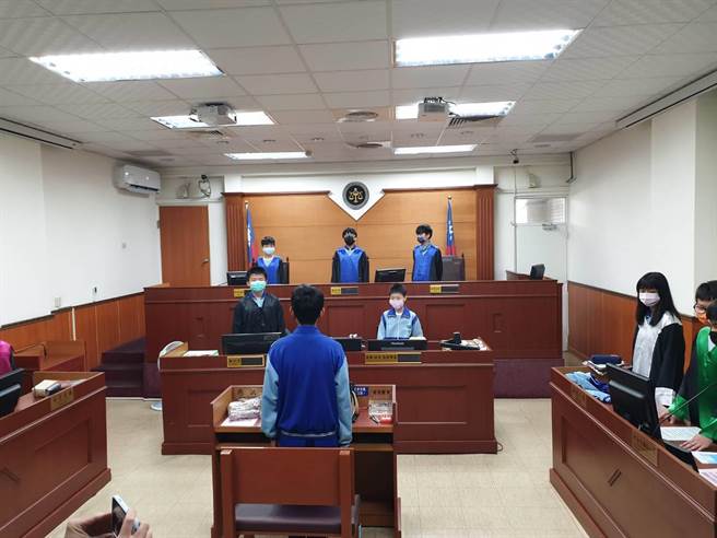 廉洁法治向下扎根，佳冬青年学子参访屏东地方法院。（佳冬乡公所提供／谢佳潾屏东传真）