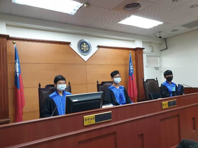 廉洁法治向下扎根，佳冬青年学子参访屏东地方法院。（佳冬乡公所提供／谢佳潾屏东传真）