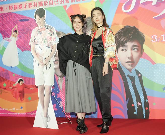 小薰（左）被涵冷娜无怨无悔的付出感动。（卢祎祺摄）