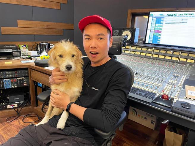 布朗携爱犬爱财上山下海 全新音乐嘻游实境秀《布朗！阿财勒？Beat &amp; GO》。相信音乐提供