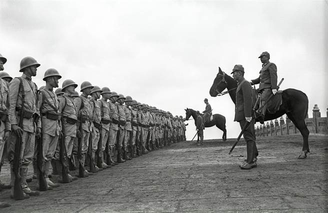1974年，描述抗日戰爭第33團軍總司令張自忠將軍英勇抗日壯烈殉國事蹟的電影《英烈千秋》中蘆溝橋場景。(楊嘉慶攝)