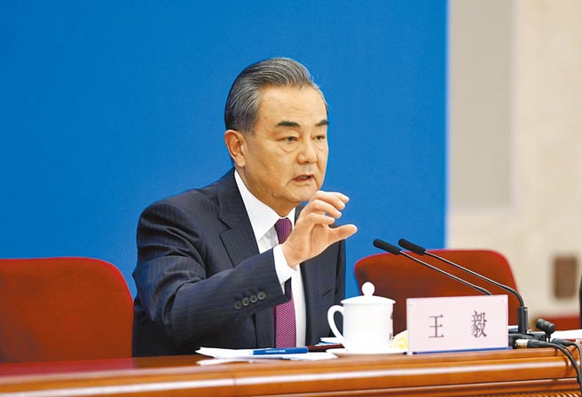 大陸十三屆全國人大四次會議正在北京人民大會堂舉行，兩會新聞中心邀請國務委員兼外交部長王毅舉行記者會，就「中國外交政策和對外關係」相關問題回答中外記者提問。（新華社）