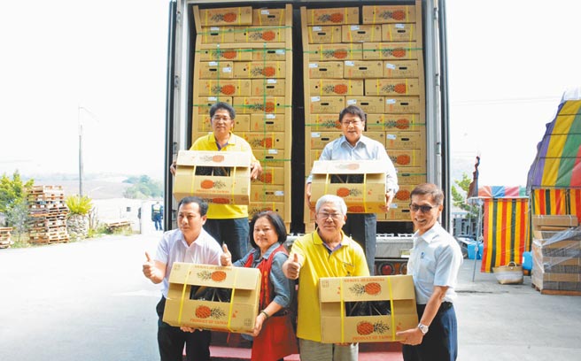 学者表示，危机就是转机，台湾应彻底检讨农产品外销供应炼，并做好检疫、检验，只要品质够好，在国际上一定可以找到市场。图为凤梨准备外销。（本报资料照片）