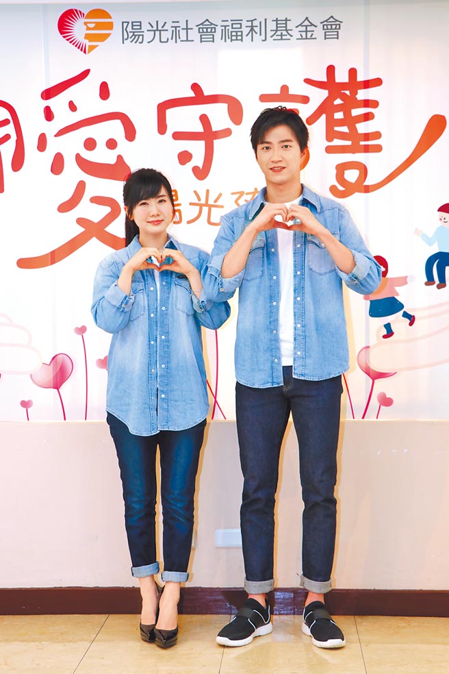 福原爱（左）与江宏杰闹婚变，引起日本娱乐界大老们关注。（资料照片）