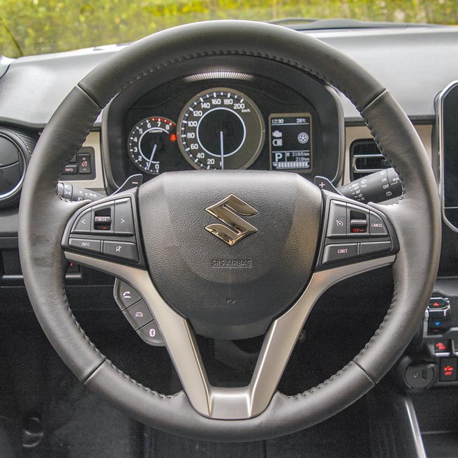 多功能方向盘。（陈大任摄）