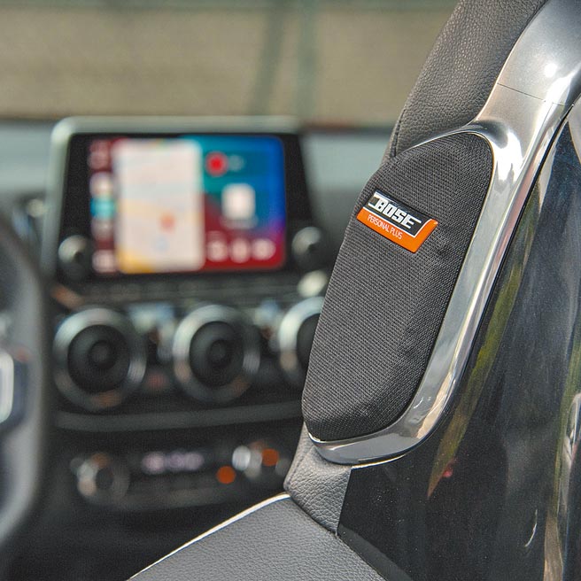 Monoform一体式跑格化座椅内嵌有BOSE喇叭。（陈大任摄）