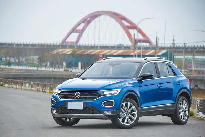 VW T-Roc 280 TSI搭载ACT主动式汽缸休止管理系统，平均油耗16.3km/L、市区油耗表现更可达13.47 km/L。（陈大任摄）