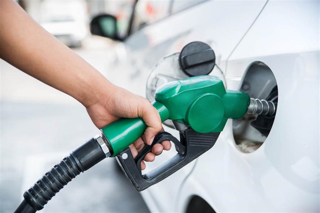 棄油轉電領先全美：加州佩塔盧馬市全面禁止新設加油站，要開就開充電站