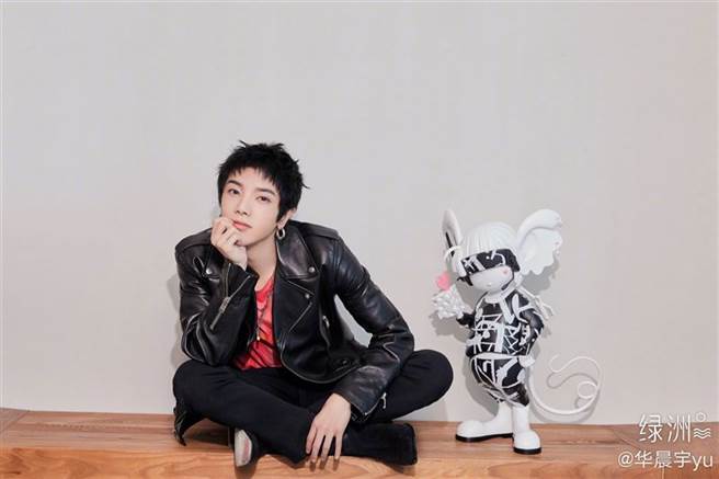 华晨宇疑似付了大笔安家费给张碧晨，就为了维持单身人设。(图/翻摄自华晨宇微博)