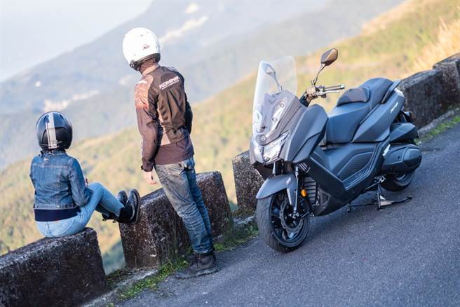 去年受疫情影响，二轮重机热销，适合长途驾驭的黄、红牌大型重机更创下近4 成成长。（品牌提供）