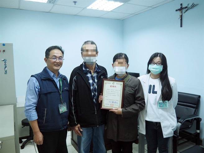 一对夫妻为完成女儿心愿，捐款30万给天主教仁慈医院。（院方提供／庄旻静新竹传真）