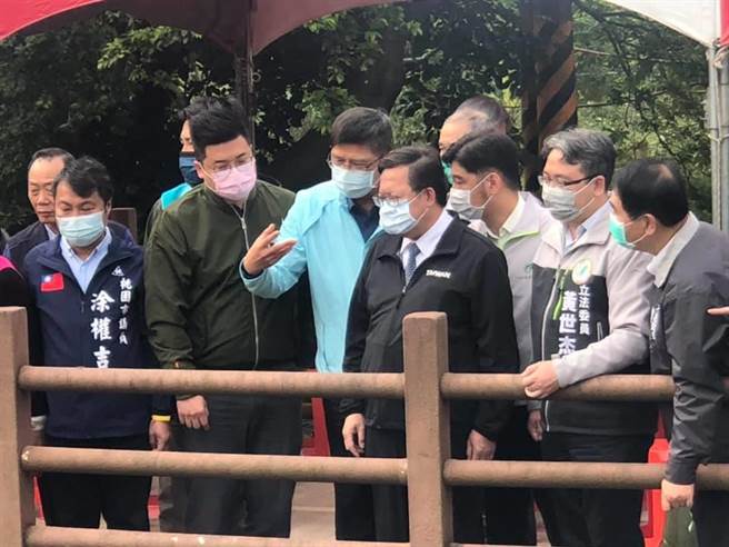 桃园市长郑文灿认为抗旱期间凿水井使用地下水做为备援水源很正常。（吕筱蝉摄）