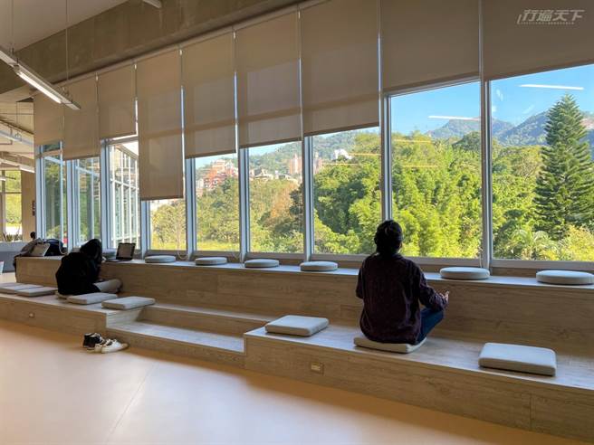 面對著山林美景，有時候即使是放空也能獲得舒緩。(圖／行遍天下提供)