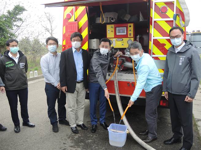 全台水情持续紧张，新竹客雅水资源中心9日举办水车取水演练。（邱立雅摄）