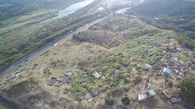 莺歌第一公墓实况照。（许哲瑗摄）