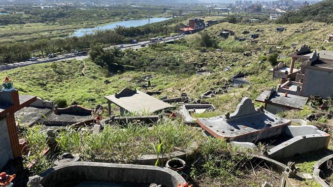 莺歌第一公墓实况照。（许哲瑗摄）