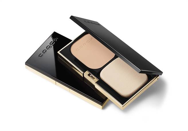 SUQQU晶采光艷粉饼，2700元。（SUQQU提供）