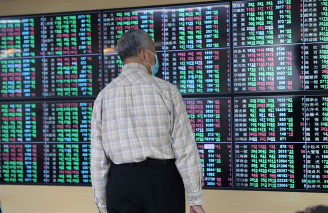 8日美科技股下挫，台股今(9)日开低百点，台积电苦撑。(图/中时资料照)