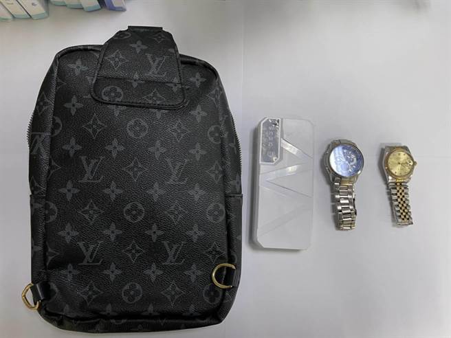 竹南警分局在24小時內立破住宅竊案，逮捕吳姓慣竊，起出失竊贓物。（竹南警分局提供／謝明俊苗栗傳真）