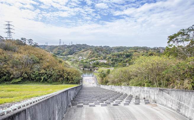 北水局指已规画宝二水库曳洪道加高1.3米，将可再增加192万立方公尺蓄水量。（罗浚滨摄）