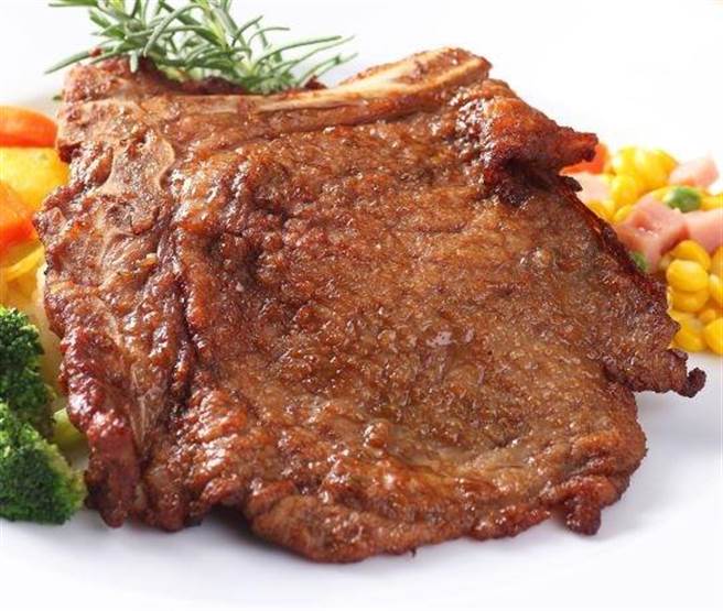 悠游卡与正忠排骨饭挺防疫，哔卡买便当现折5元。（图／悠游卡公司提供）