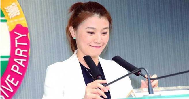 民进党发言人顏若芳。（图／翻摄顏若芳脸书）